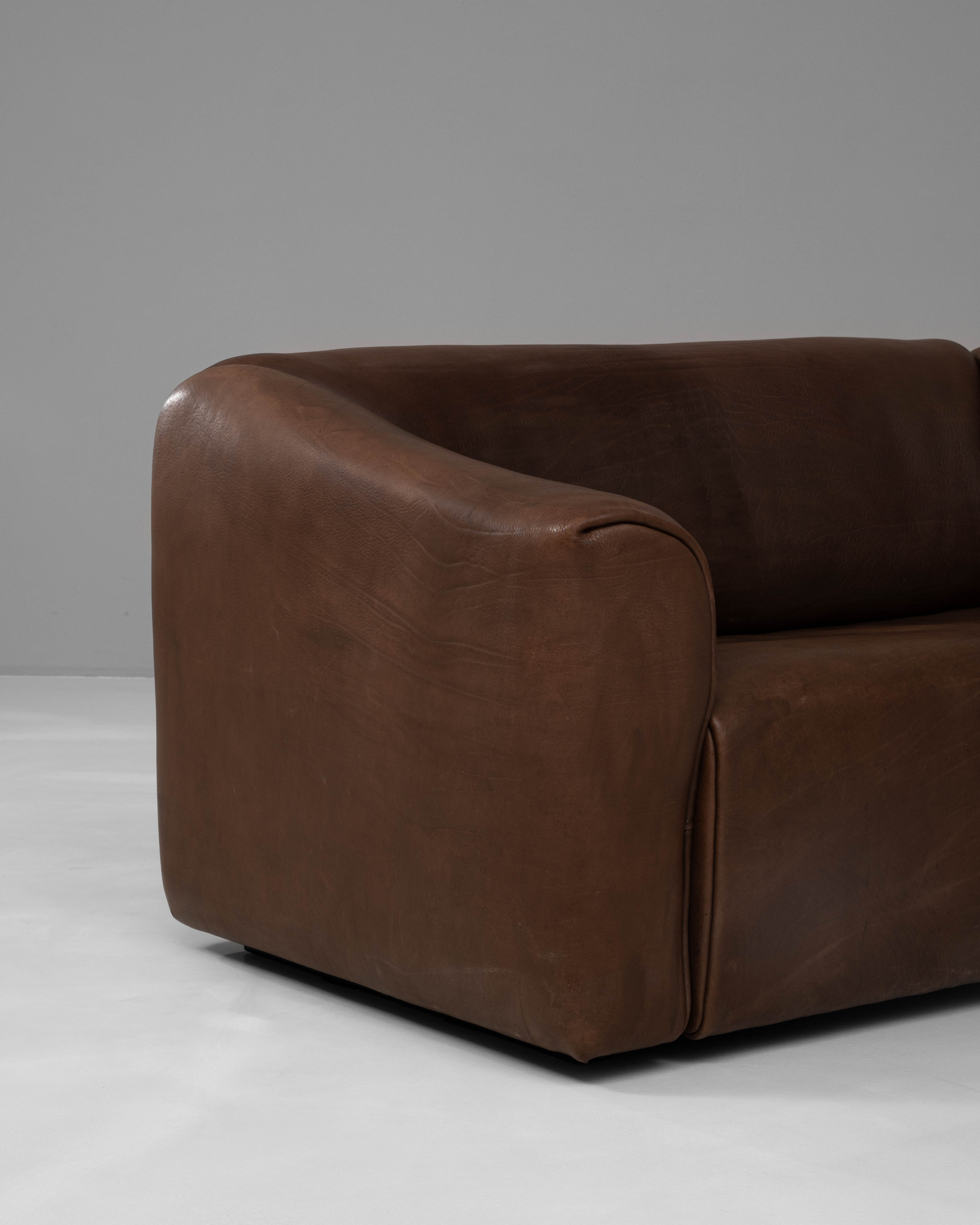 Specs and info on Leather Sofa DS47 By De Sede